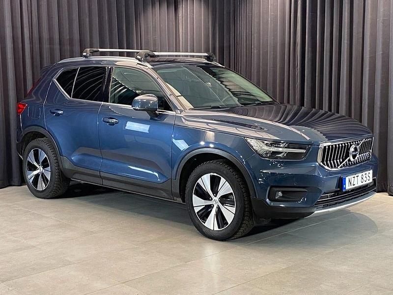 Blå Begagnad 2022 Volvo XC40 Inscription SUV | 329 500 kr (Marknadspris) - Bild 1/4