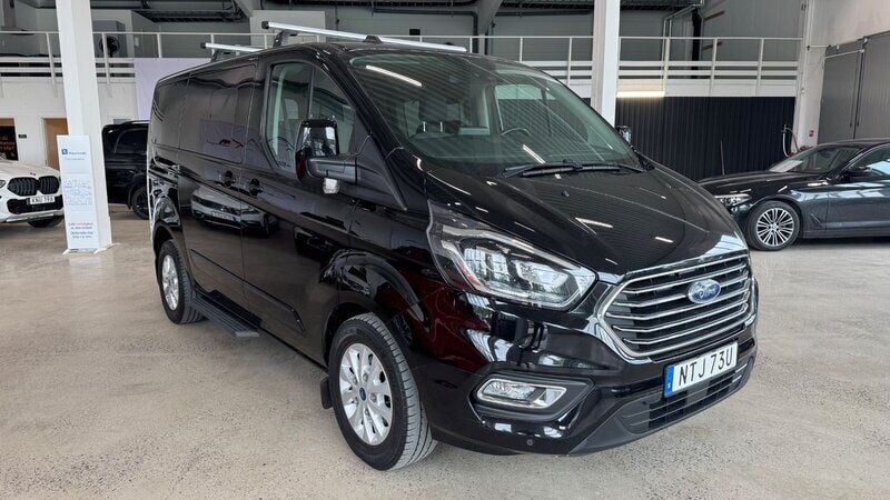 Svart Begagnad 2020 Ford Tourneo Custom Titanium Minibuss | 369 900 kr - Bild 1/4