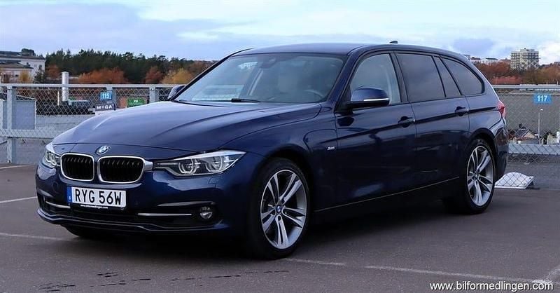 Blå samma som bilen Begagnad 2017 BMW 330 M Sport Kombi | 134 900 kr (Superpris) - Bild 1/4