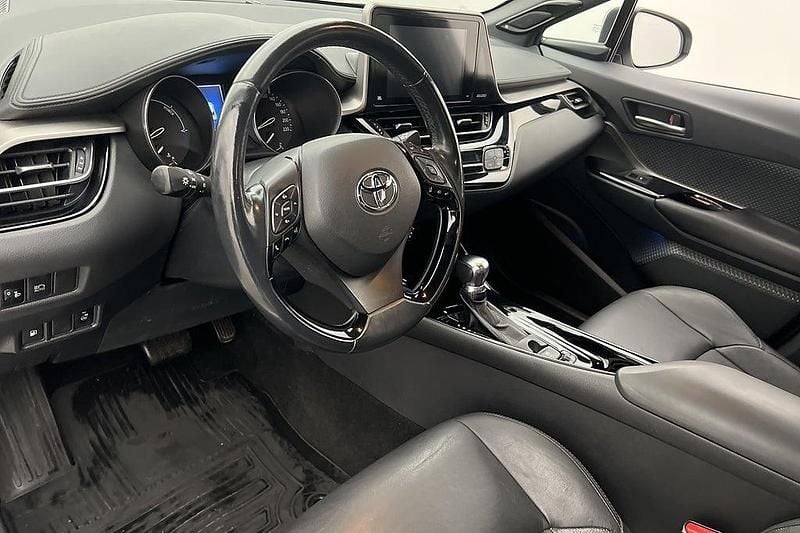 Grå Begagnad 2018 Toyota C-HR SUV | 199 900 kr (Marknadspris) - Bild 1/2