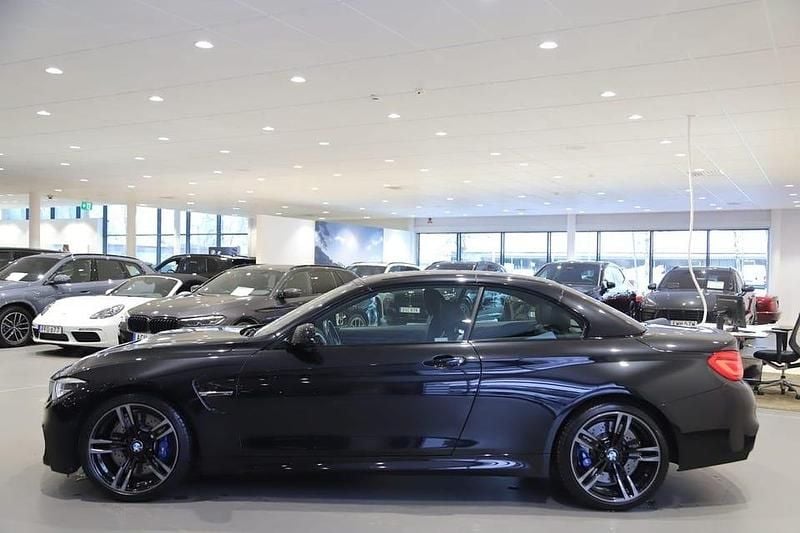 Begagnad BMW M4 Comfort Edition 437 HK (321 kW) 2018 Svart Cab