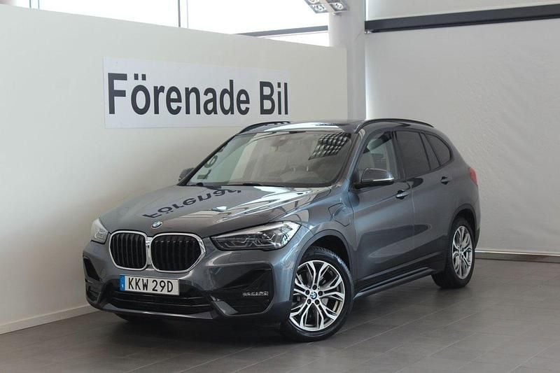 Grå Begagnad 2020 BMW X1 Sport Line SUV | 309 000 kr (Lite dyr) - Bild 1/4