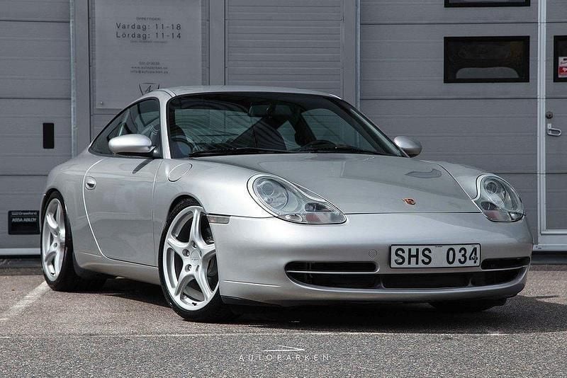 Silver Begagnad 2000 Porsche 911 Carrera Sportkupé | 485 000 kr - Bild 1/4