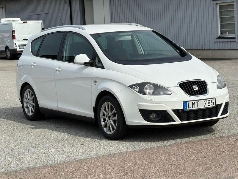 Vit Begagnad 2010 Seat Altea XL Minibuss | 34 900 kr (Marknadspris) - Bild 1/4