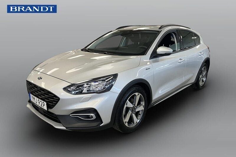 Grå Begagnad 2022 Ford Focus Active Halvkombi | 209 900 kr (Marknadspris) - Bild 1/4