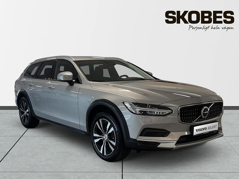 Silver Begagnad 2024 Volvo V90 CC Core Kombi | 459 100 kr (Bra pris) - Bild 1/3