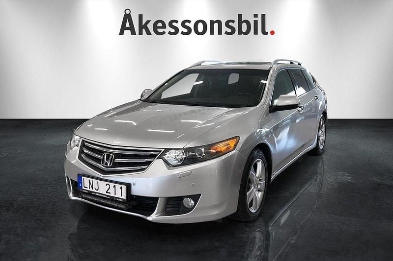 Silver Begagnad 2010 Honda Accord Executive Kombi | 79 000 kr (Dyr) - Bild 1/4