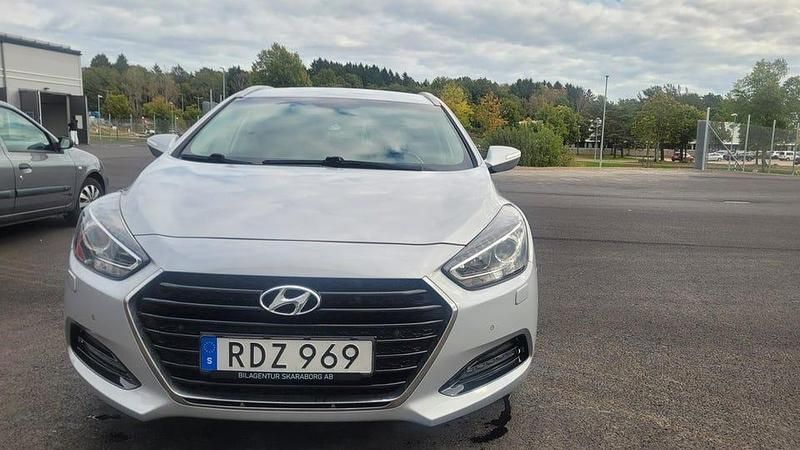 Silver Begagnad 2016 Hyundai i40 Kombi | 123 000 kr (Marknadspris) - Bild 1/4