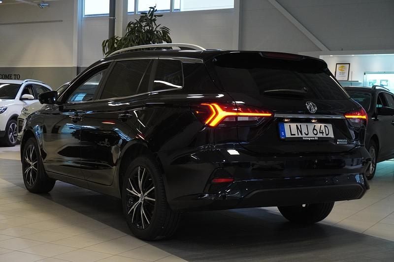 Begagnad MG MG5 EV Comfort 130 kW (177 HK) 2022 Svart Kombi