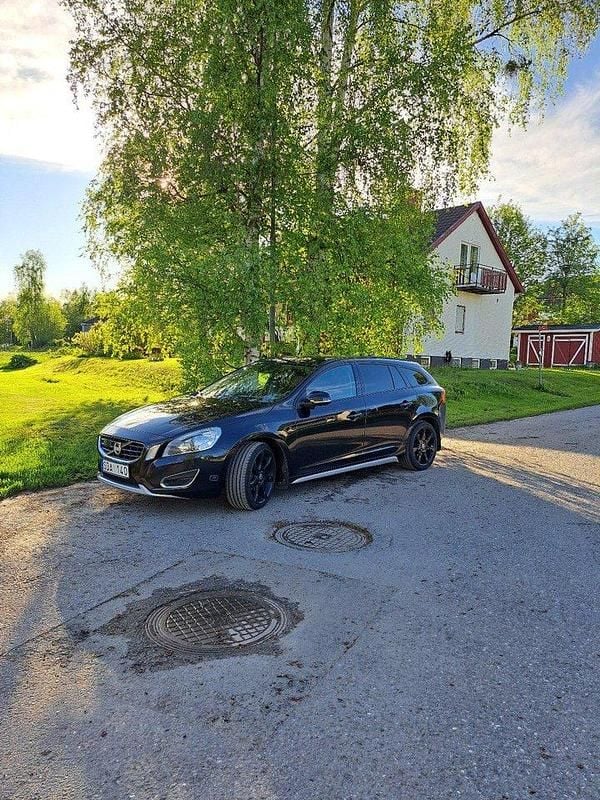 Svart Begagnad 2013 Volvo V60 Kombi | 109 000 kr (Bra pris) - Bild 1/4