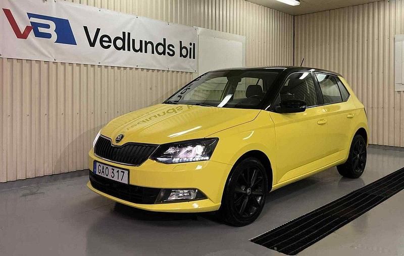Gul Begagnad 2015 Skoda Fabia Elegance Halvkombi | 129 900 kr (Marknadspris) - Bild 1/4