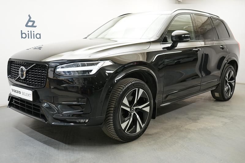 Svart Begagnad 2022 Volvo XC90 Plus SUV | 659 900 kr (Marknadspris) - Bild 1/3