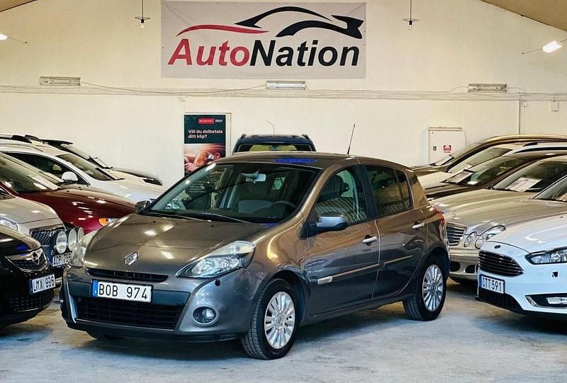 Grå Begagnad 2010 Renault Clio R.S. Halvkombi | 39 900 kr (Lite dyr) - Bild 1/4