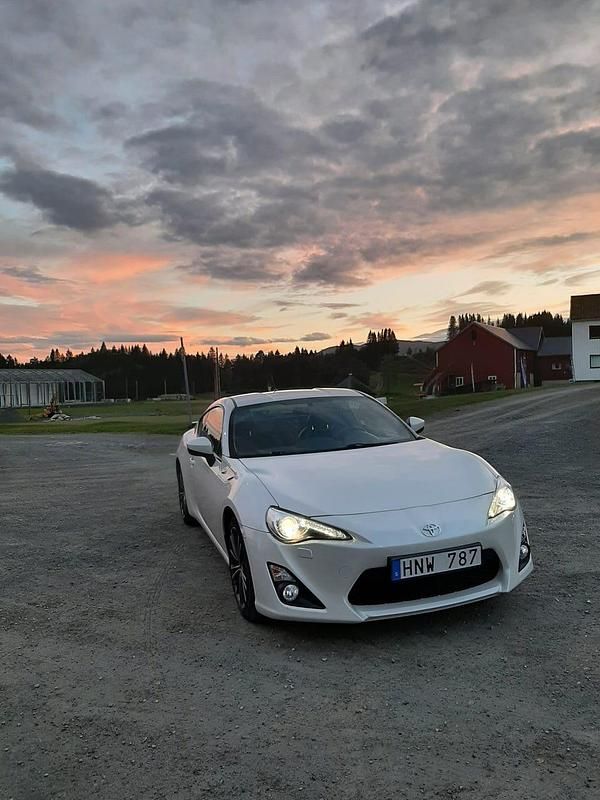 Begagnad 2013 Toyota GT86 GT | 208 000 kr - Bild 1/4