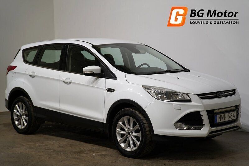Vit Begagnad 2015 Ford Kuga Titanium SUV | 104 800 kr (Marknadspris) - Bild 1/3