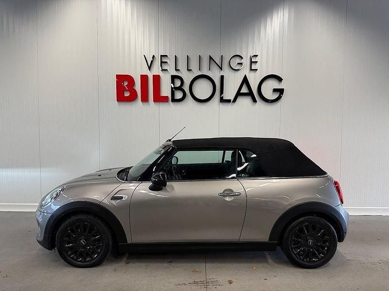 Grå Begagnad 2019 Mini Cooper Cabriolet Pepper Cab | 189 500 kr (Bra pris) - Bild 1/4