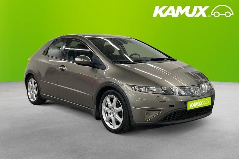 Silver/grå Begagnad 2008 Honda Civic Halvkombi | 44 800 kr (Lite dyr) - Bild 1/4