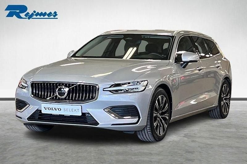 Silver Begagnad 2023 Volvo V60 Core Kombi | 379 900 kr (Bra pris) - Bild 1/4