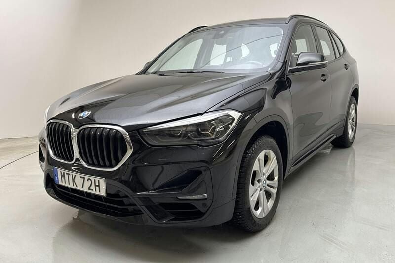 Svart Begagnad 2020 BMW X1 Sport Line SUV | 219 800 kr (Superpris) - Bild 1/4