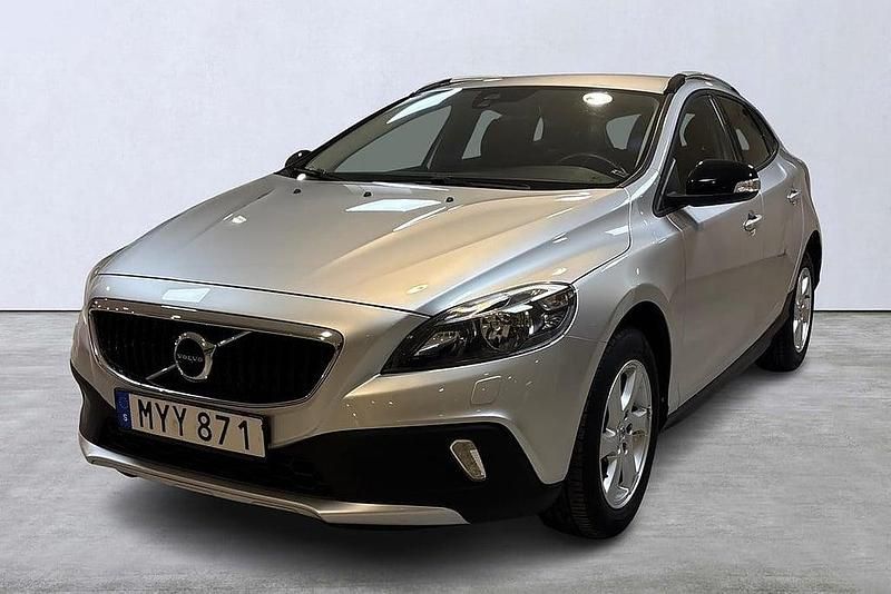 Silver Begagnad 2018 Volvo V40 CC Business Edition Kombi | 189 900 kr (Marknadspris) - Bild 1/4