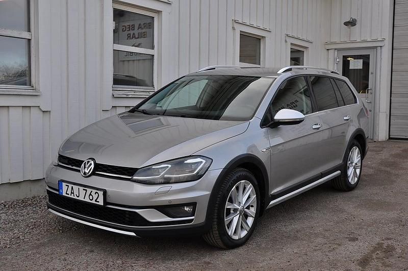 Begagnad VW Golf Alltrack 184 HK (135 kW) 2017 Silvermetallic Kombi