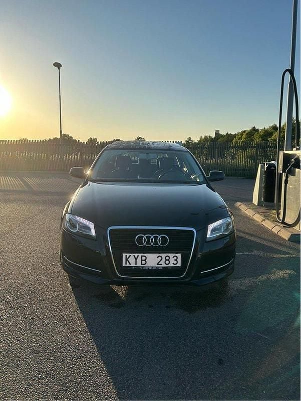Svart Begagnad 2011 Audi A3 Sportback Attraction Halvkombi | 65 000 kr (Bra pris) - Bild 1/4
