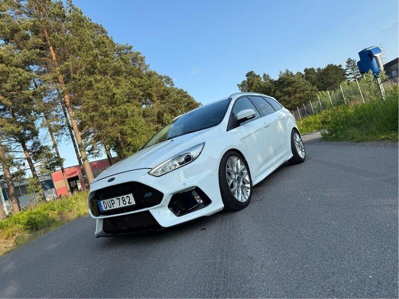 Vit Begagnad 2015 Ford Focus Titanium Kombi | 80 000 kr (Marknadspris) - Bild 1/4