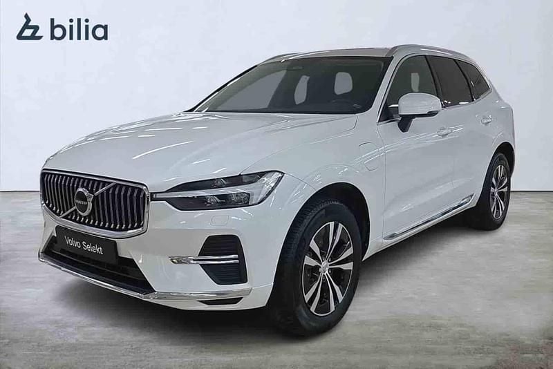 Begagnad Volvo XC60 Core 355 HK (261 kW) 2022 Vit SUV