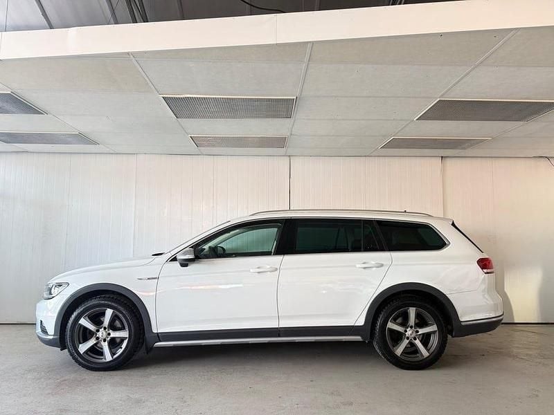 Begagnad VW Passat Alltrack 190 HK (139 kW) 2017 Vit Kombi