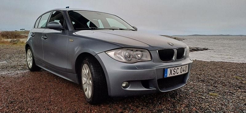 Blå Begagnad 2006 BMW 120 Advantage Halvkombi | 37 500 kr (Bra pris) - Bild 1/4