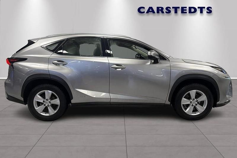Begagnad Lexus NX300h Business Edition 200 HK (147 kW) 2019 Grå SUV