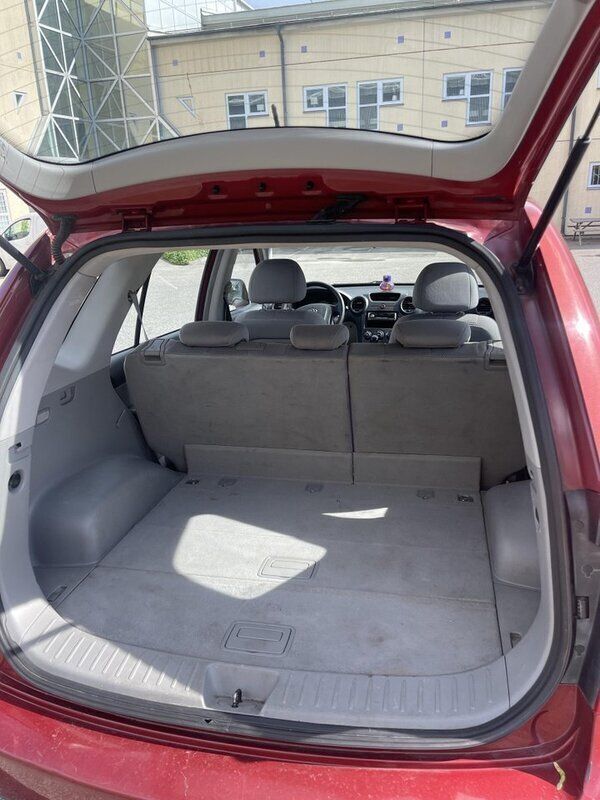 Röd Begagnad 2007 Kia Carens 4 Minibuss | 14 999 kr (Superpris) - Bild 1/4