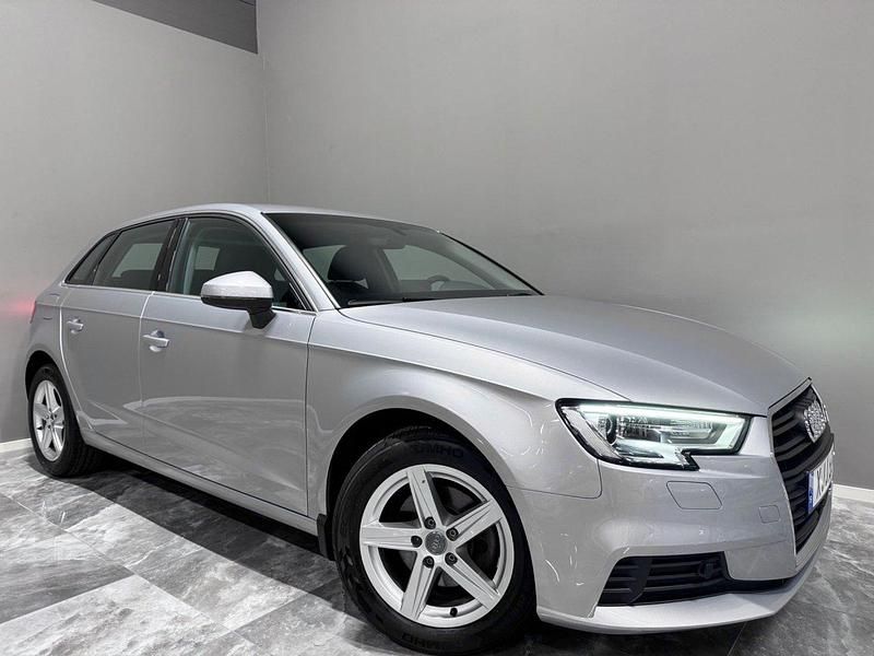 Silver Begagnad 2019 Audi A3 Sportback Proline Halvkombi | 179 900 kr - Bild 1/4