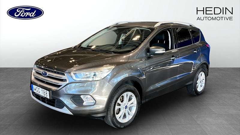 Grå (grey) Begagnad 2017 Ford Kuga Titanium SUV | 139 900 kr (Marknadspris) - Bild 1/4