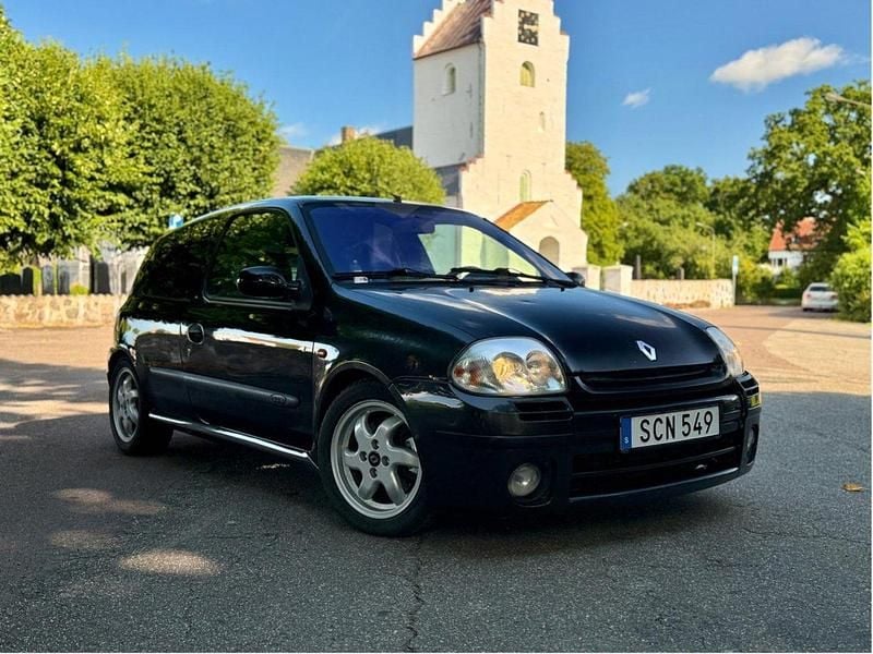 Svart Begagnad 2001 Renault Clio II R.S. Halvkombi | 51 000 kr - Bild 1/4