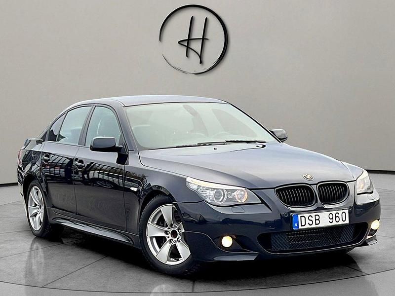 Mörkblå Begagnad 2008 BMW 530 M Sport Sedan | 75 000 kr - Bild 1/4