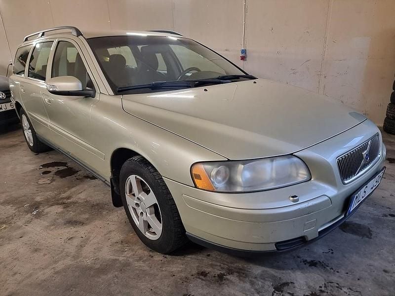 Begagnad Volvo V70 Kinetic 170 HK (125 kW) 2006 Brun Kombi