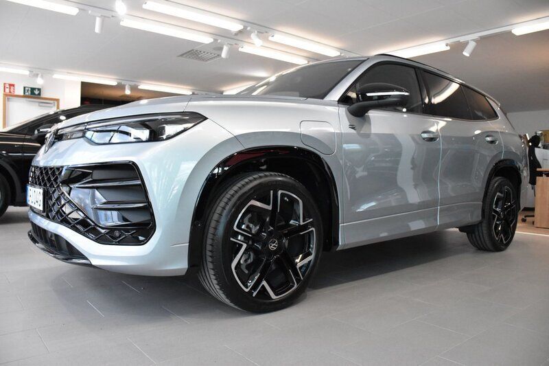 Silver (oyster silver metallic ) Ny 2025 VW Tayron R-line SUV | 774 202 kr (Dyr) - Bild 1/3