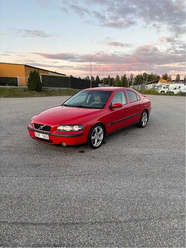 Röd Begagnad 2004 Volvo S60 Business Edition Sedan | 40 000 kr - Bild 1/4