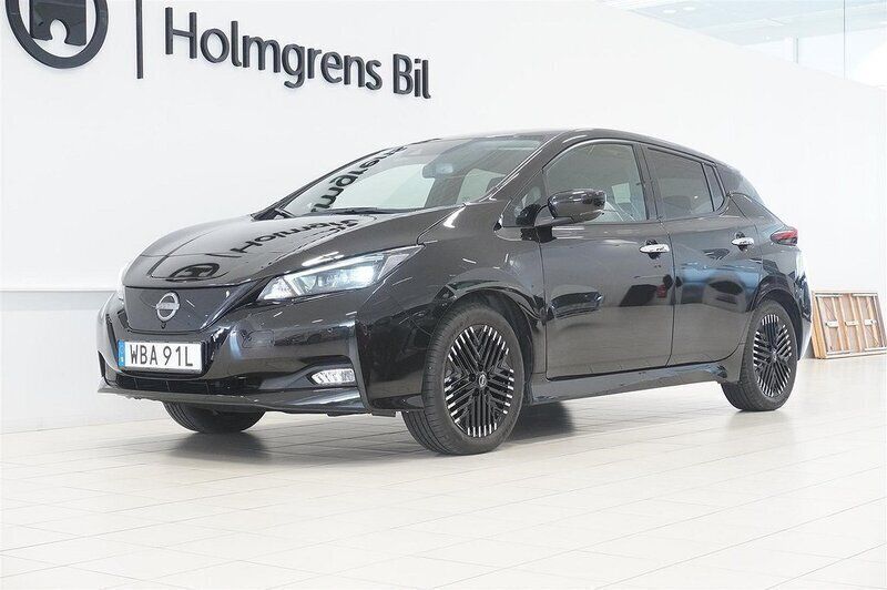 Svart Begagnad 2023 Nissan Leaf N-Connecta Halvkombi | 209 900 kr (Marknadspris) - Bild 1/4