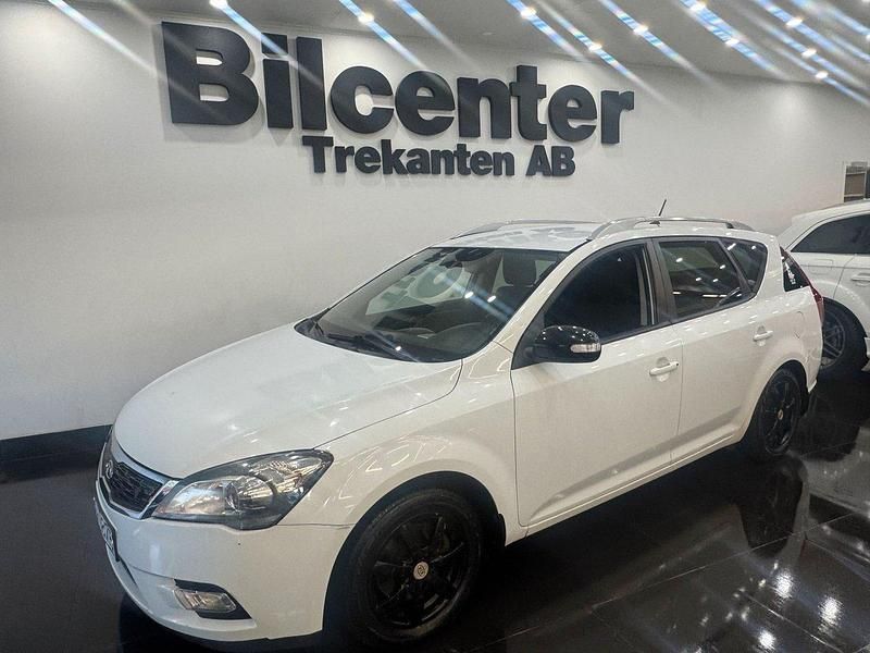 Vit Begagnad 2009 Kia Ceed Sportswagon EX Kombi | 64 900 kr (Bra pris) - Bild 1/4