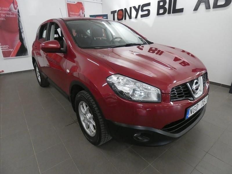 Röd Begagnad 2013 Nissan Qashqai SUV | 59 900 kr (Bra pris) - Bild 1/4