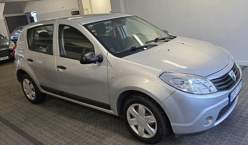 Begagnad Dacia Sandero 87 HK (63 kW) 2010 Silver Halvkombi