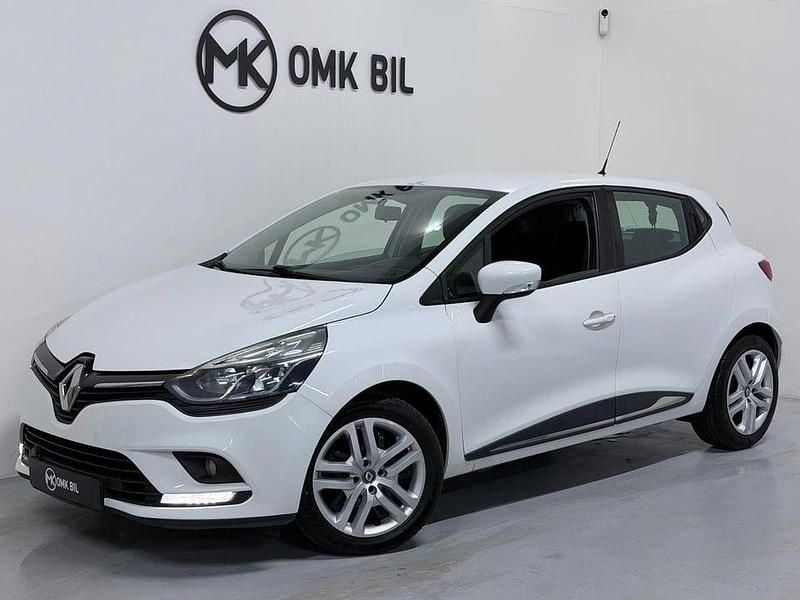 Vit Begagnad 2016 Renault Clio IV Zen Halvkombi | 89 900 kr (Marknadspris) - Bild 1/4