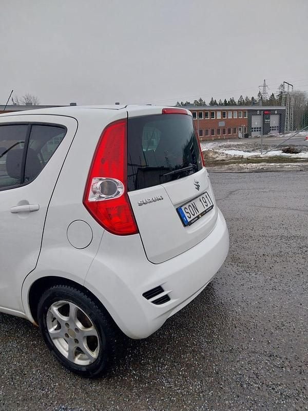 Begagnad Suzuki Splash 65 HK (47 kW) 2010 Halvkombi