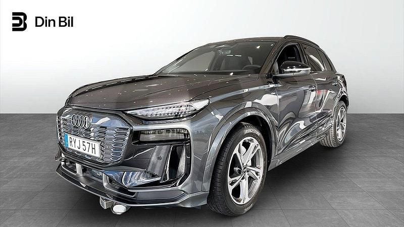 Grå Ny 2025 Audi Q6 e-tron S-Line SUV | 990 100 kr (Lite dyr) - Bild 1/4