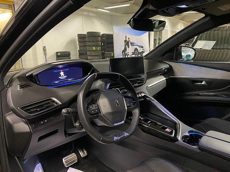 Begagnad Peugeot 5008 GTi 131 HK (96 kW) 2023 Svart Minibuss