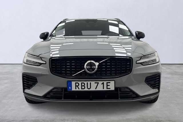 Begagnad Volvo V60 Plus 355 HK (261 kW) 2025 Silver Kombi