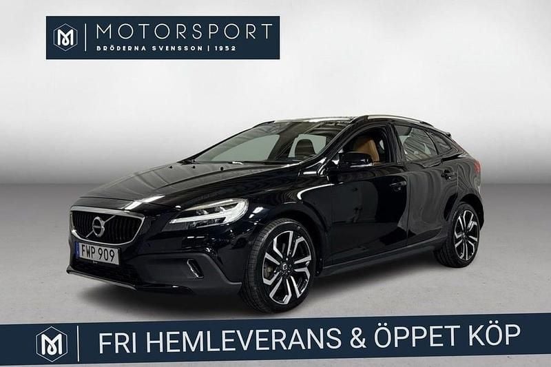 Svart Begagnad 2018 Volvo V40 Summum SUV | 214 900 kr - Bild 1/3