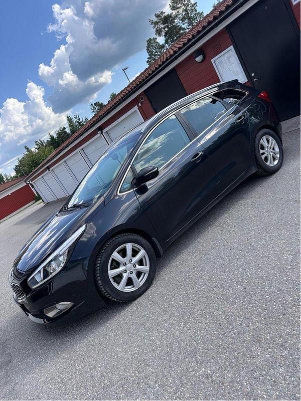 Svart Begagnad 2013 Kia Ceed Sportswagon Comfort Kombi | 67 000 kr (Marknadspris) - Bild 1/4